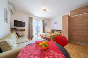 Modern and bright studio near center